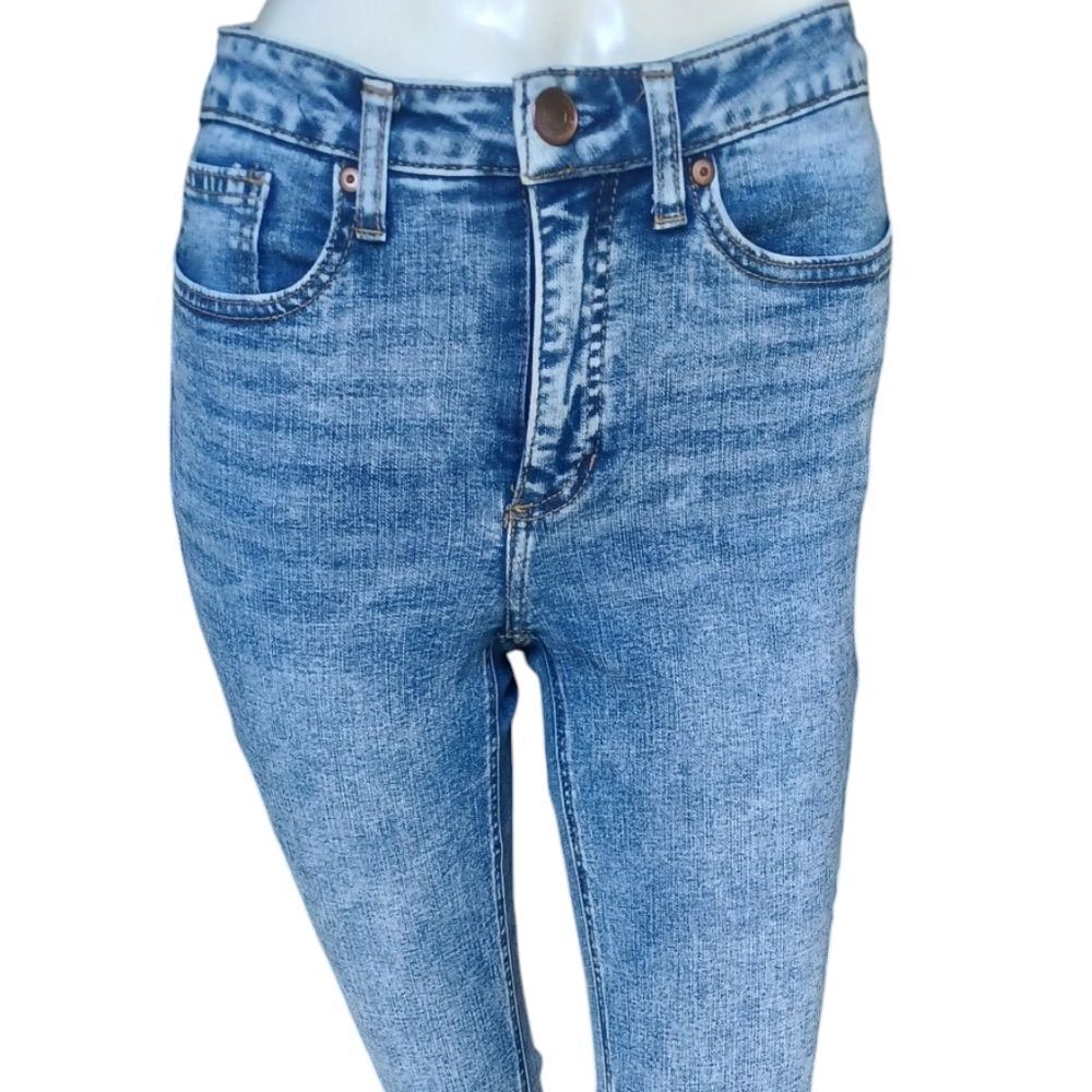 8168....LC Conrad High Rise Skinny Jeans W26" 25" Inseam, 8 1/2" Rise,