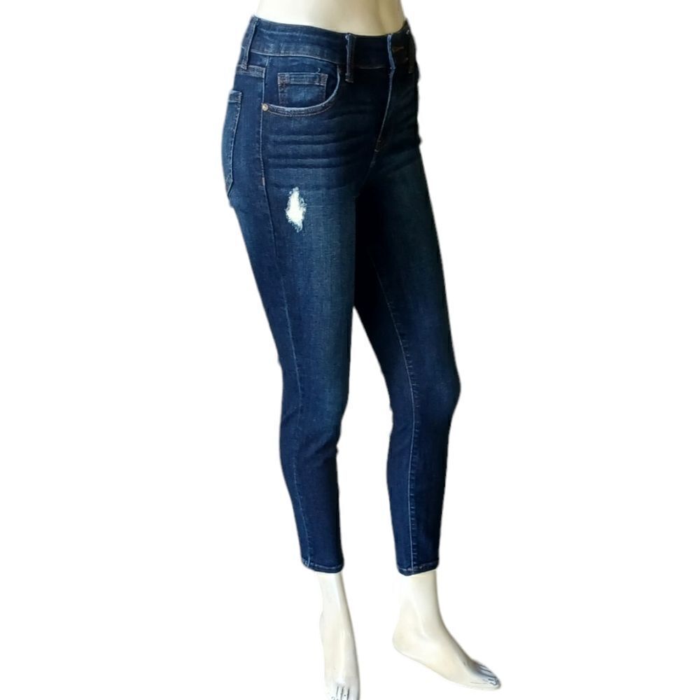 691714.....Eunina Skinny Jeans Size 3/26R, W24" 24"Inseam  8"Rise