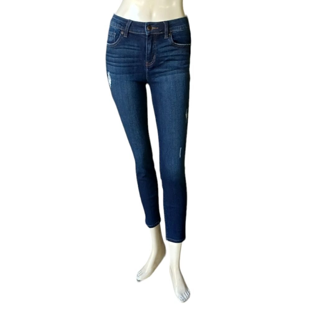 691714.....Eunina Skinny Jeans Size 3/26R, W24" 24"Inseam  8"Rise