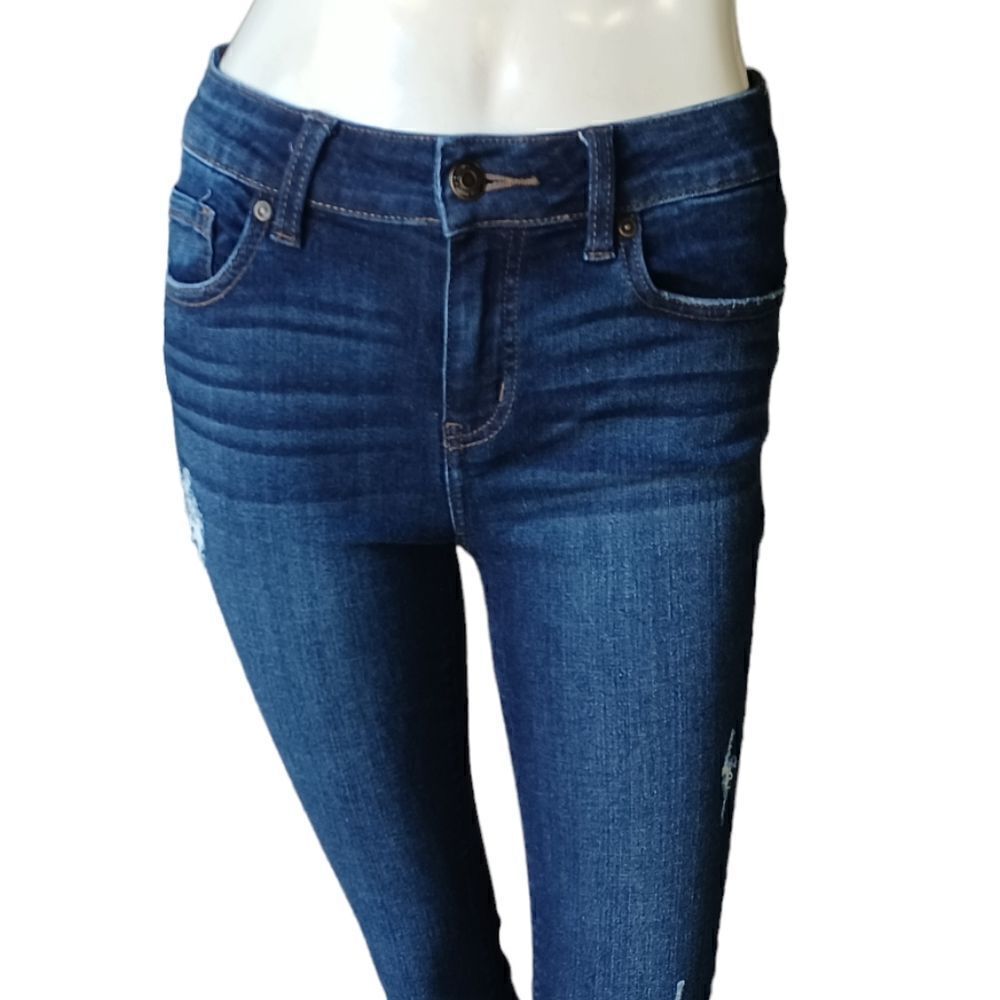 691714.....Eunina Skinny Jeans Size 3/26R, W24" 24"Inseam  8"Rise