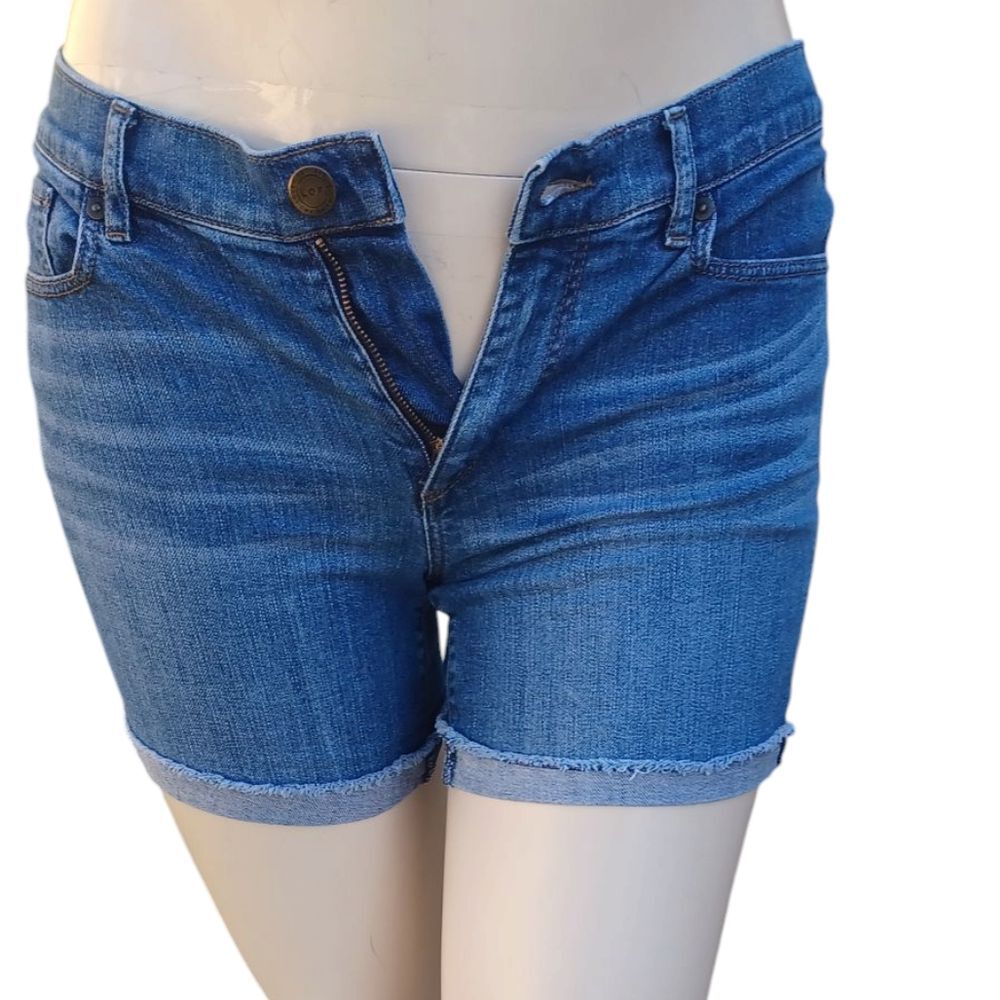 8159....Loft Outle Jean Shorts Size 9, W32" 8" Rise