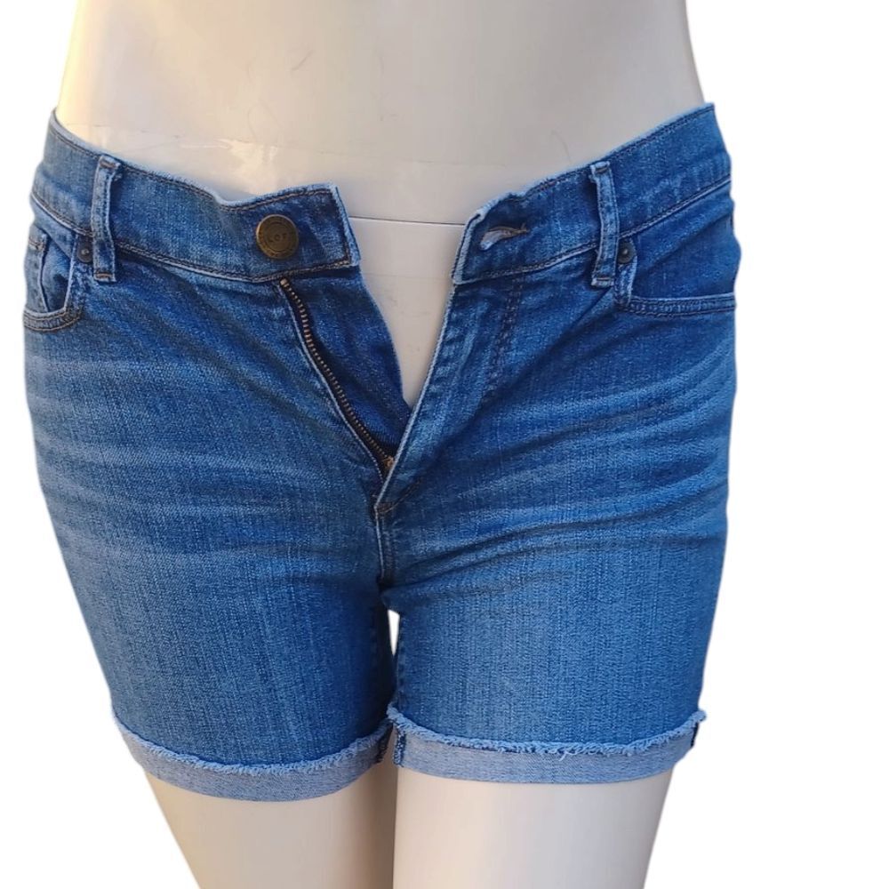 8159....Loft Outle Jean Shorts Size 9, W32" 8" Rise
