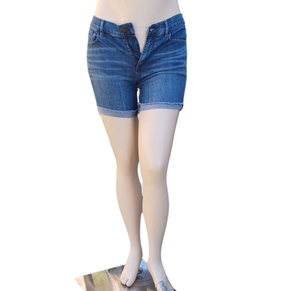 8159....Loft Outle Jean Shorts Size 9, W32" 8" Rise