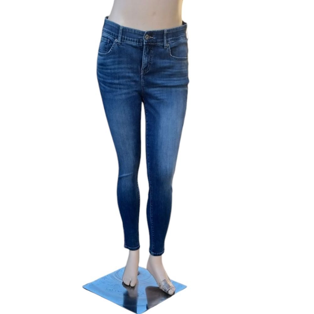 8158....Torrid Premium Skinny Jeans Size 16, W32", 27" Inseam, 10" Rise