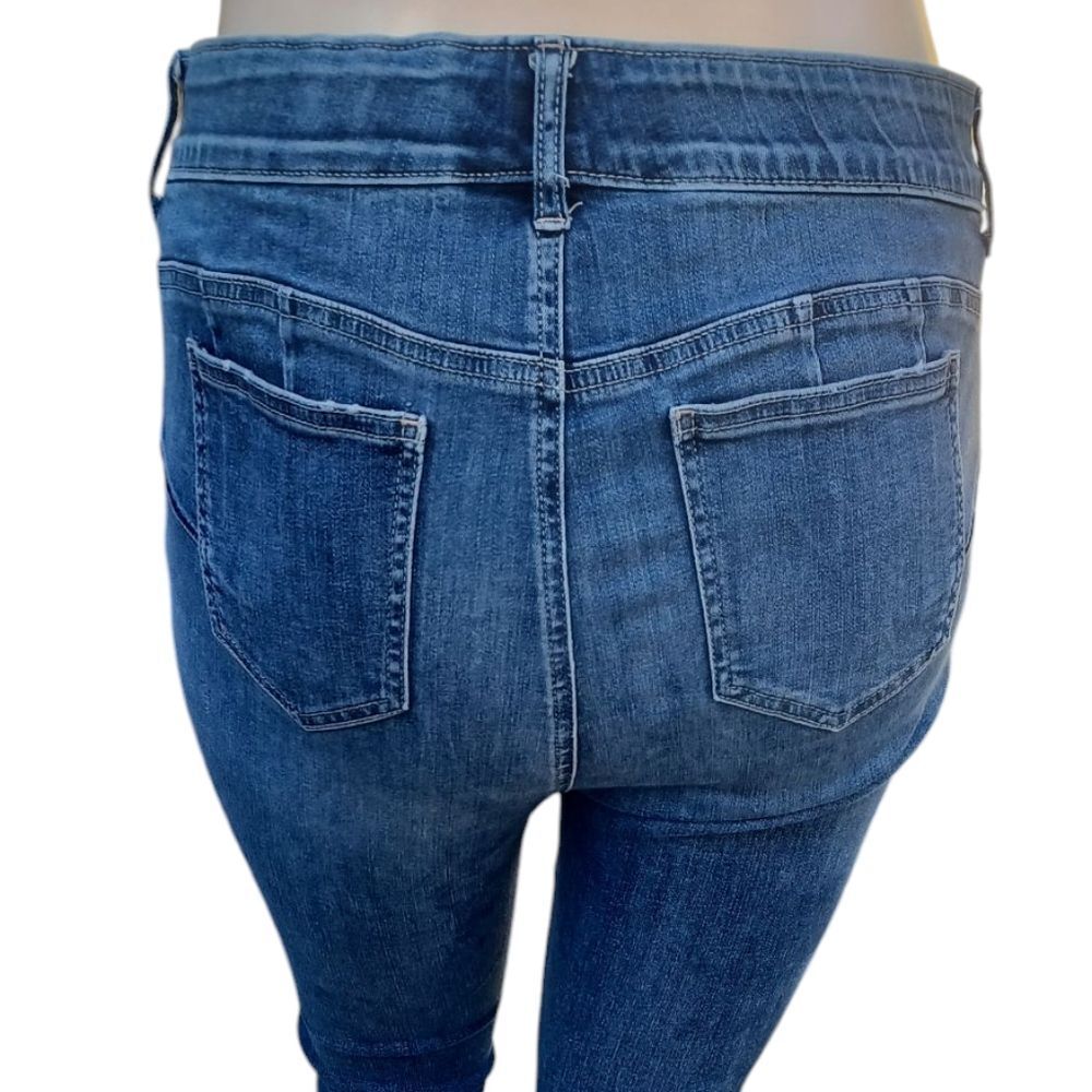 8158....Torrid Premium Skinny Jeans Size 16, W32", 27" Inseam, 10" Rise