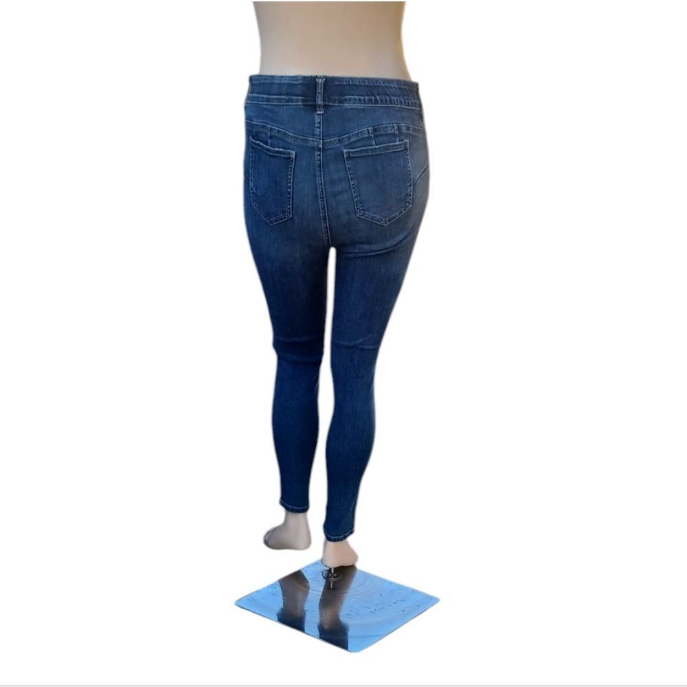 8158....Torrid Premium Skinny Jeans Size 16, W32", 27" Inseam, 10" Rise