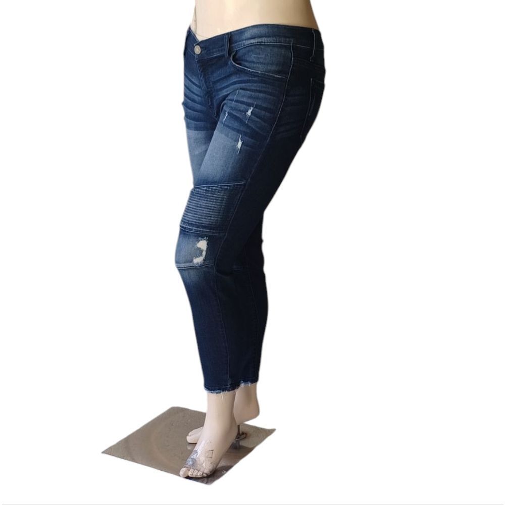 8173....Kancan Skinny Jeans Size 13 30, 25"Inseam 8"Rise,