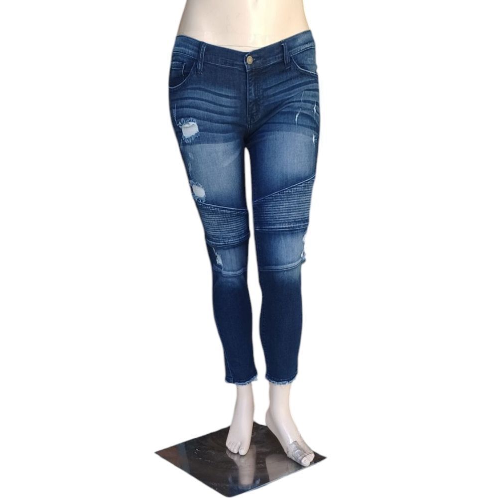 8173....Kancan Skinny Jeans Size 13 30, 25"Inseam 8"Rise,