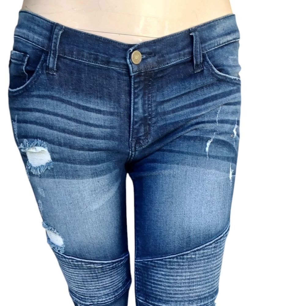 8173....Kancan Skinny Jeans Size 13 30, 25"Inseam 8"Rise,