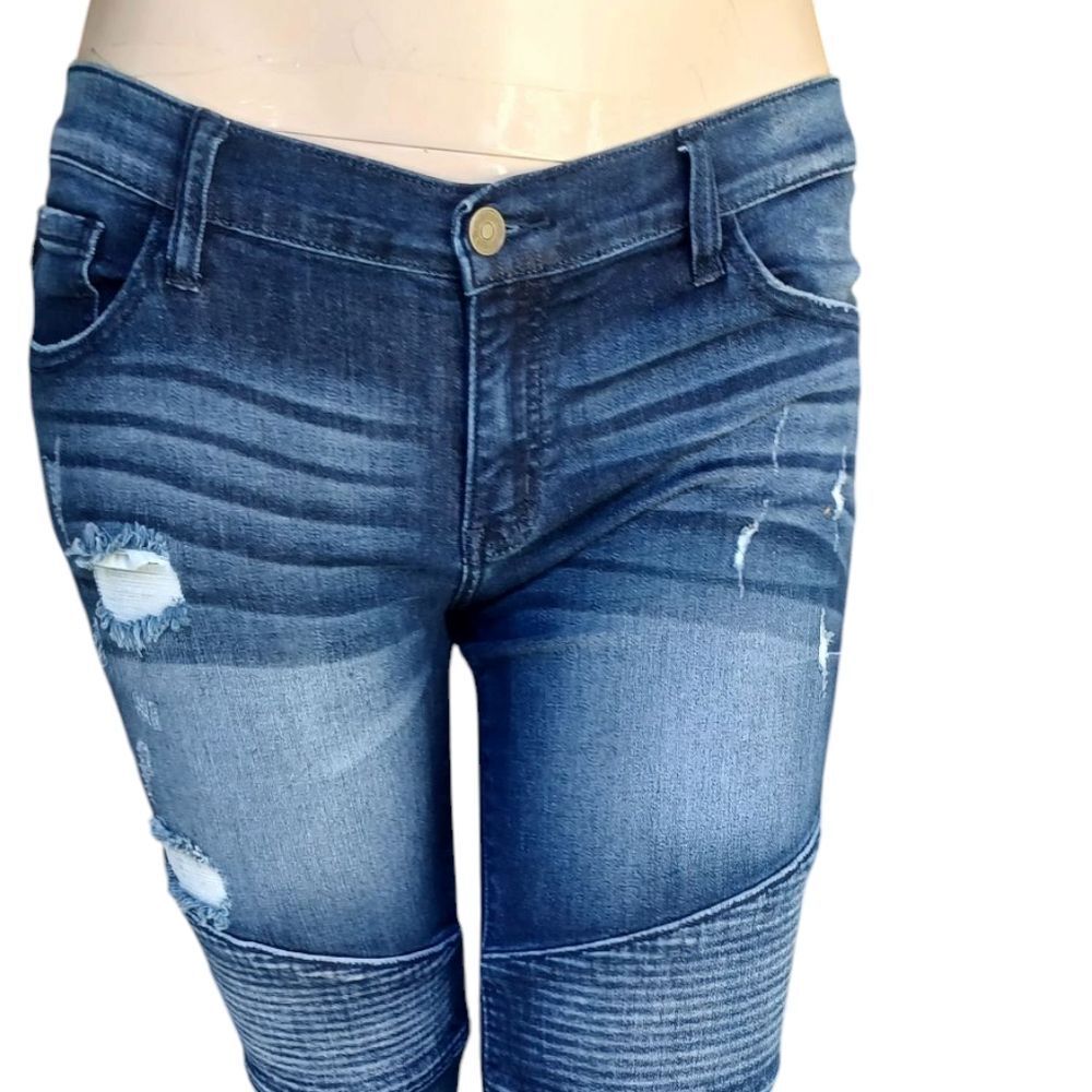 8173....Kancan Skinny Jeans Size 13 30, 25"Inseam 8"Rise,
