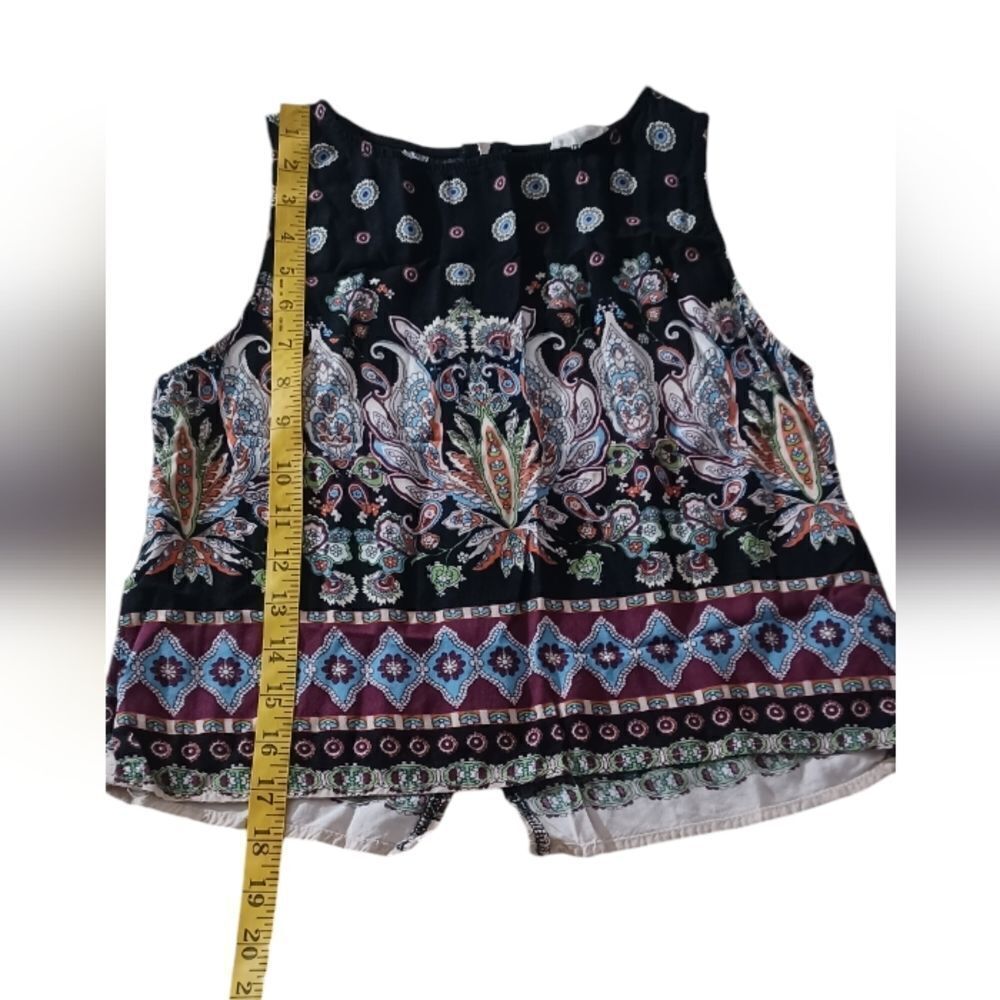 626133....I. Joah Sleeveless Paisley Top Size M