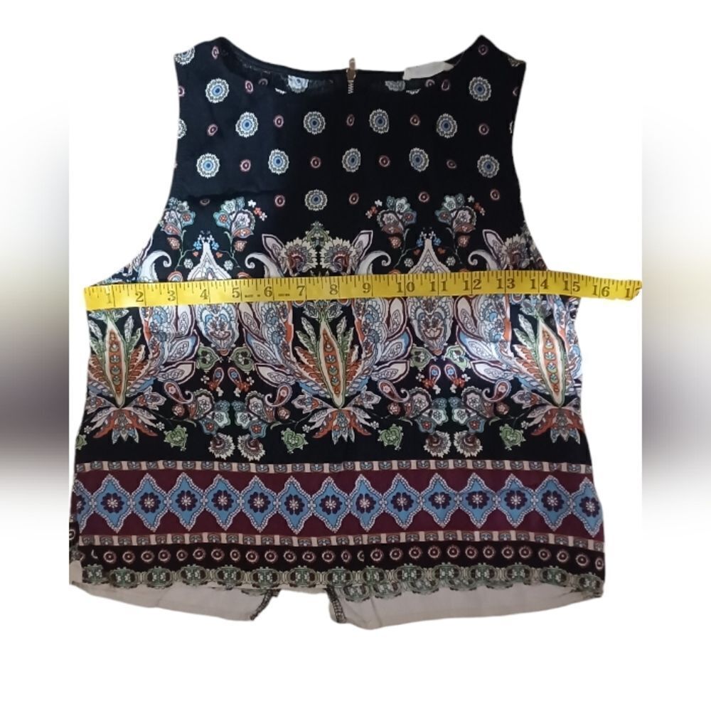 626133....I. Joah Sleeveless Paisley Top Size M