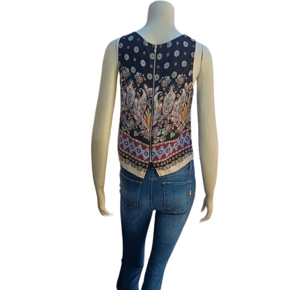 626133....I. Joah Sleeveless Paisley Top Size M