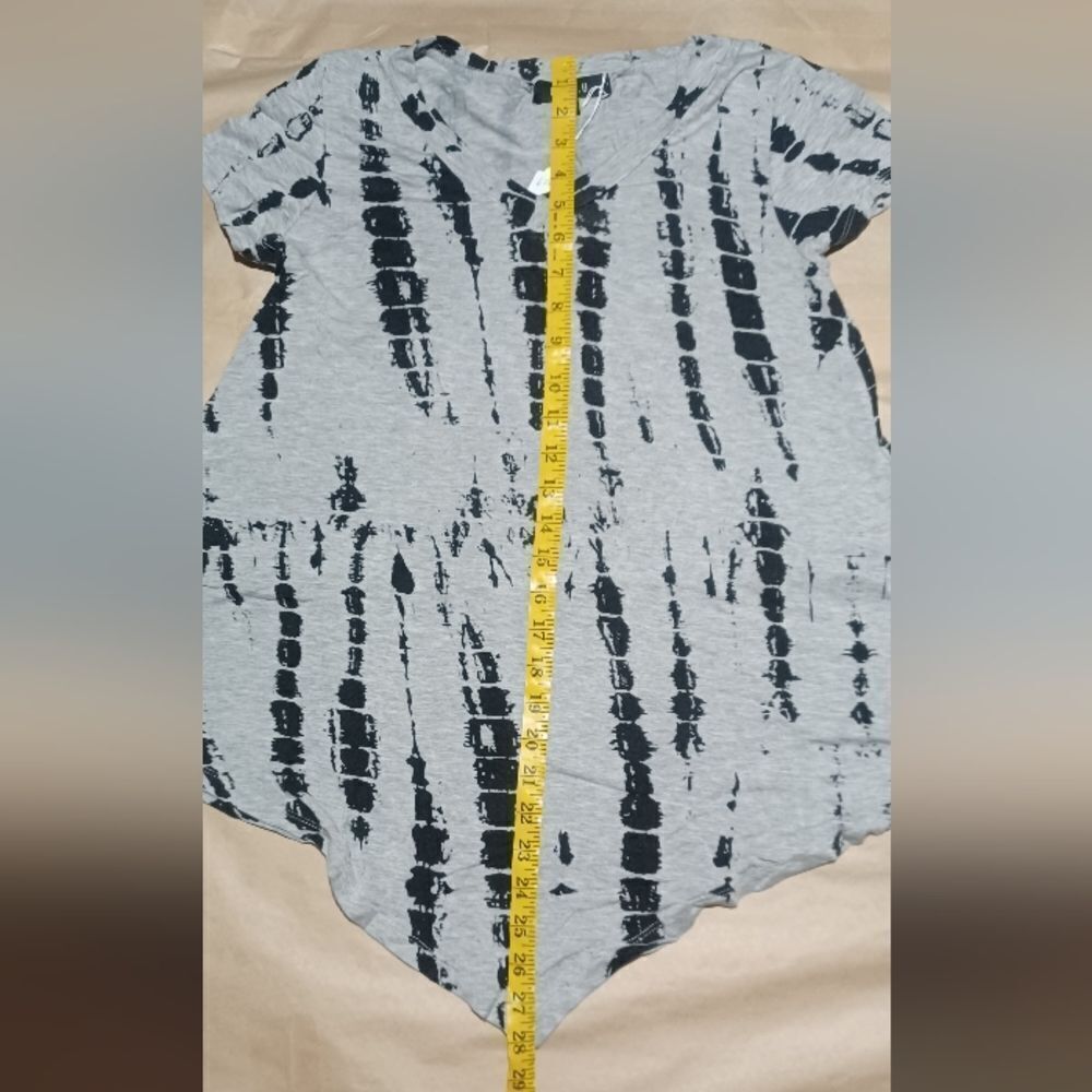6264....B.L.E.U. Tunic Top Size Medium
