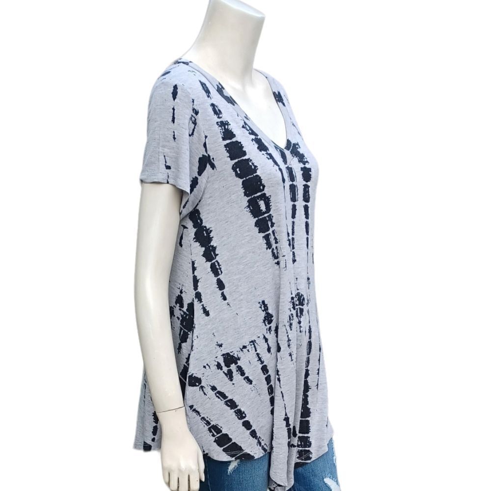6264....B.L.E.U. Tunic Top Size Medium