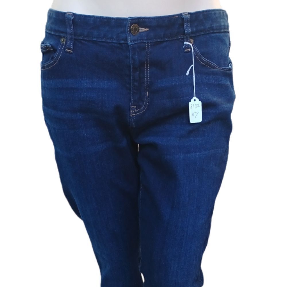 61327....Gap Real Straight Fit Jeans Size 18/34R, 9" Rise, 28" Inseam