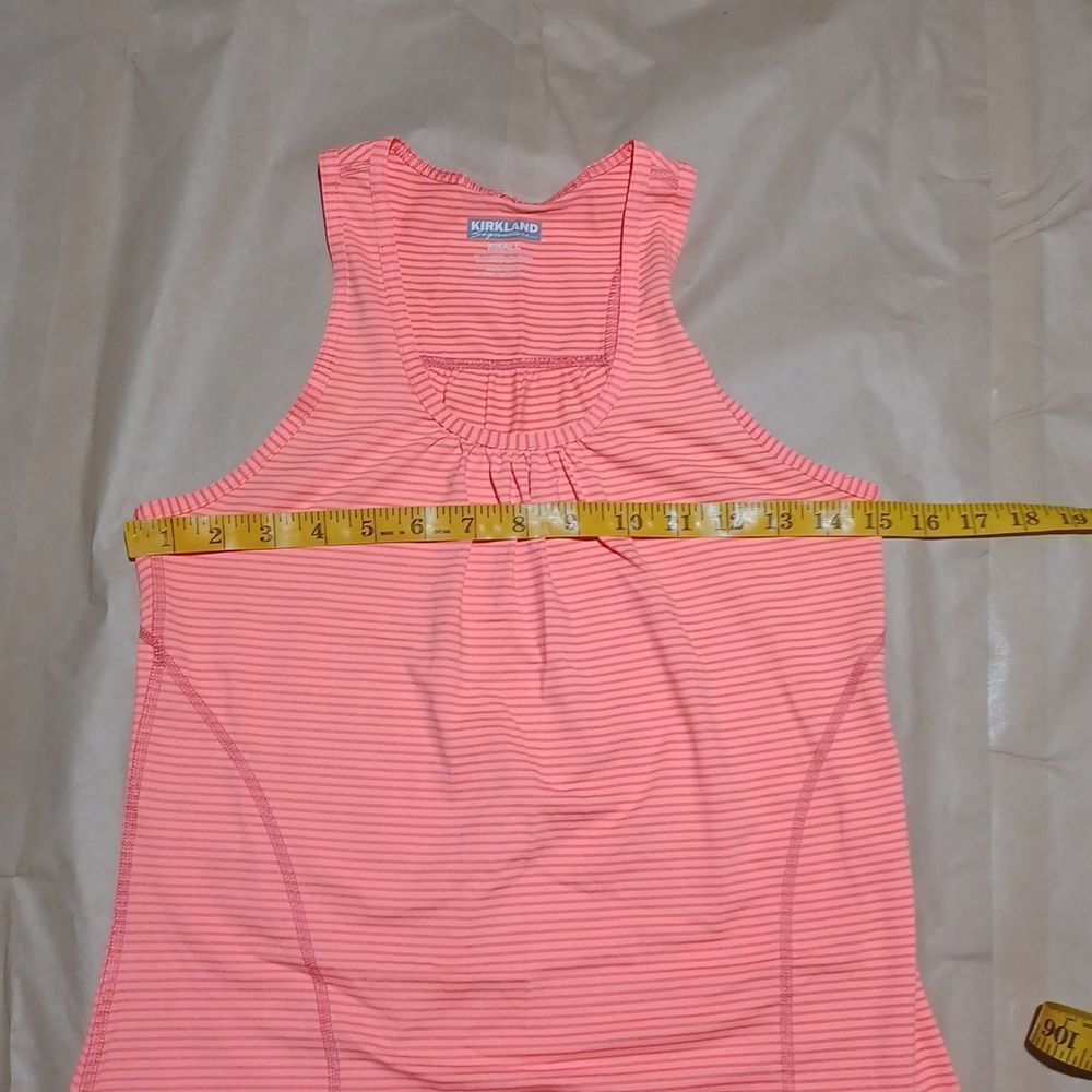 6257....Kirkland Signature Tank Top Size Small
