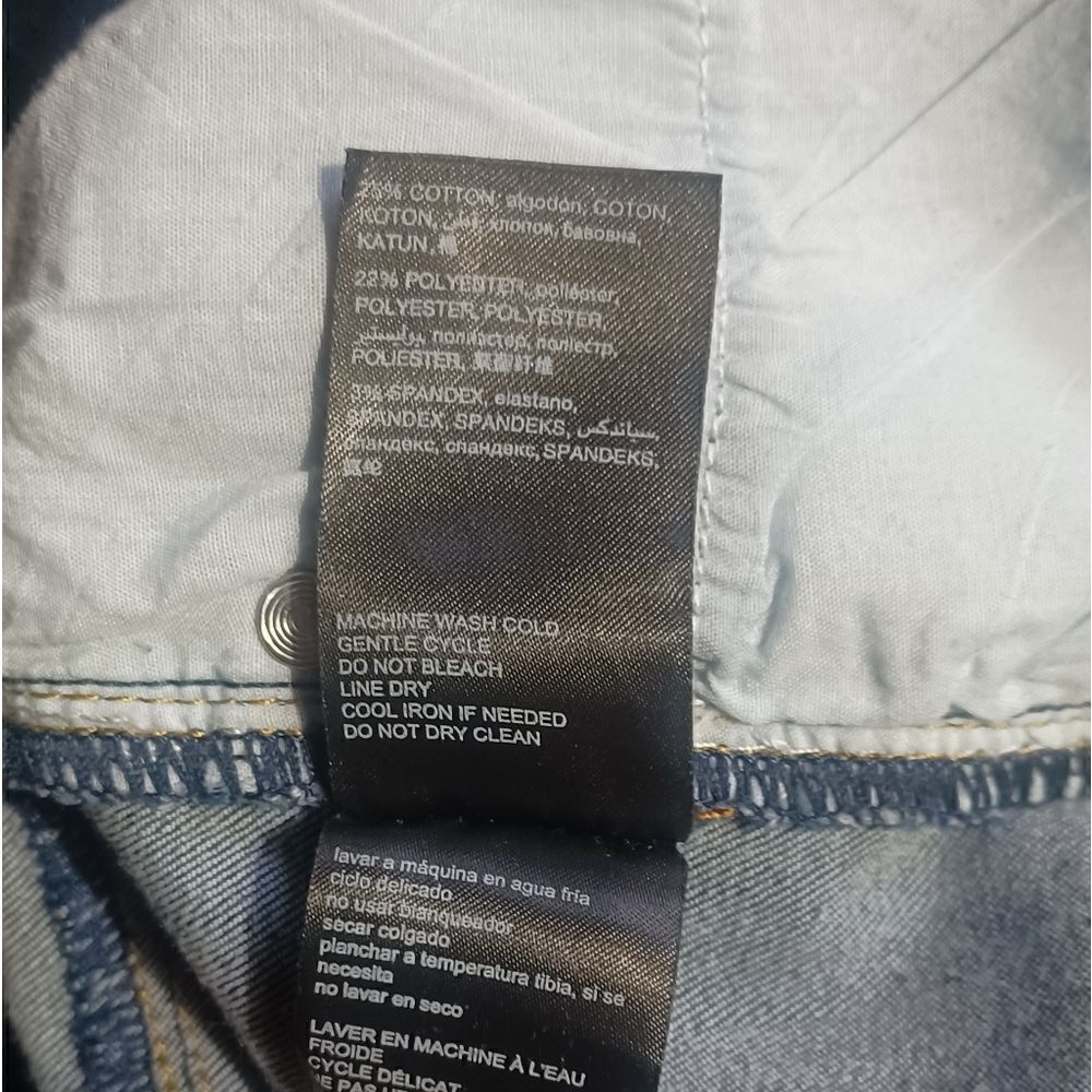 692147....bebe Skinny Ankle Crop Jeans Size 26, W22"  23"Inseam  8"Rise