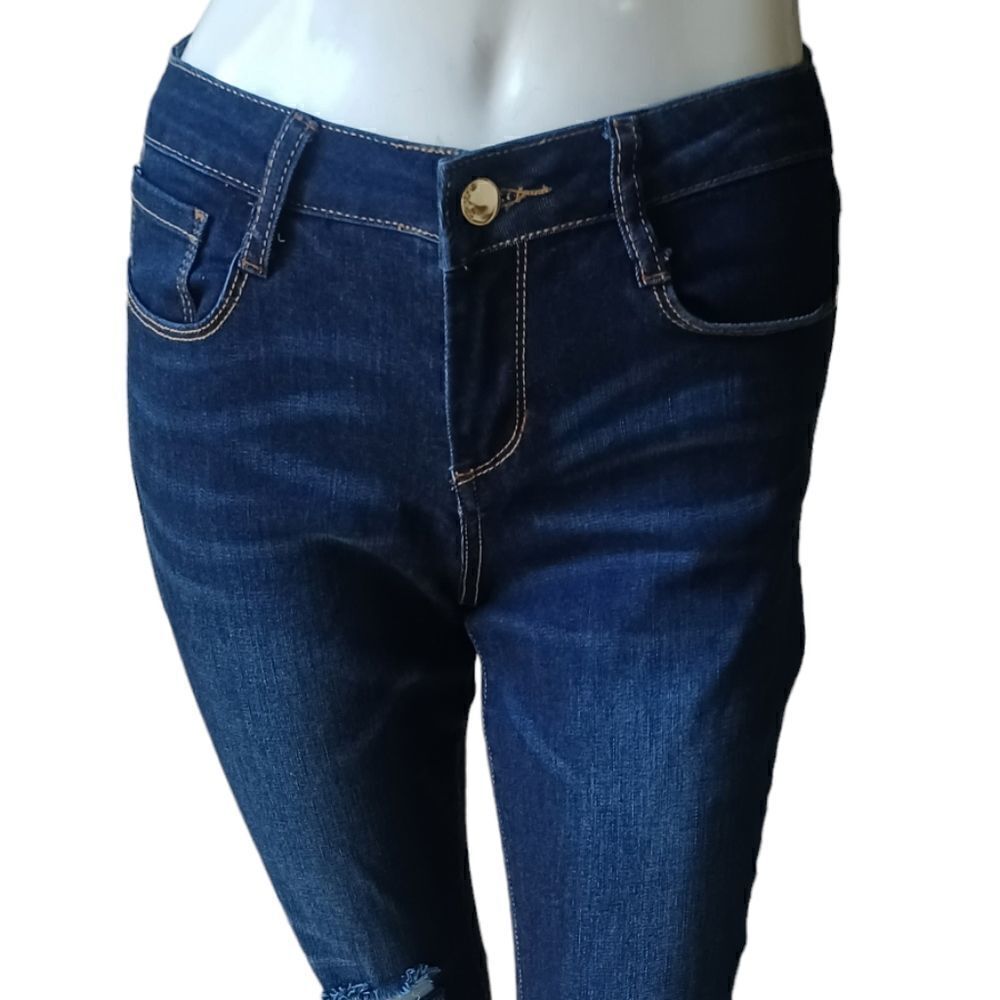692147....bebe Skinny Ankle Crop Jeans Size 26, W22"  23"Inseam  8"Rise