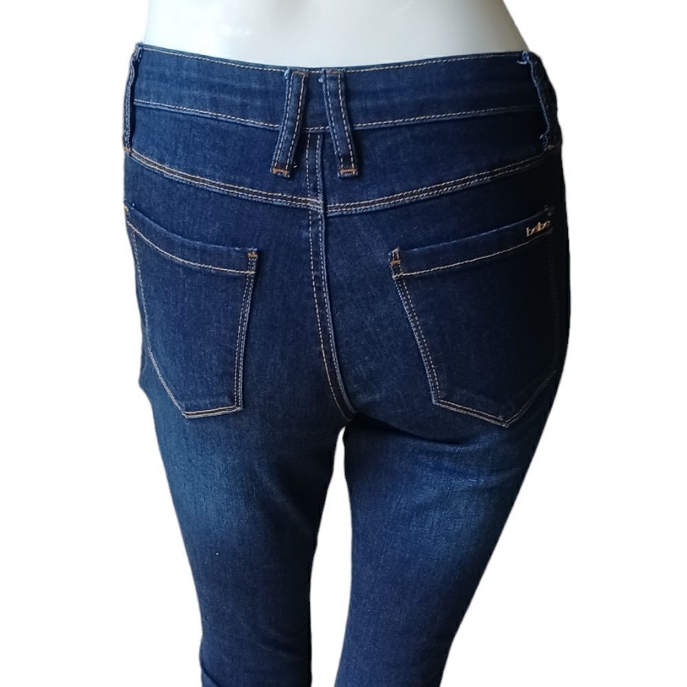 692147....bebe Skinny Ankle Crop Jeans Size 26, W22"  23"Inseam  8"Rise