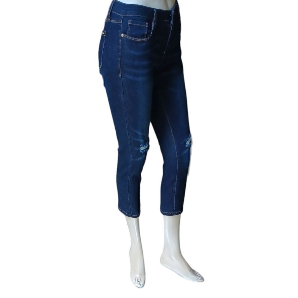 692147....bebe Skinny Ankle Crop Jeans Size 26, W22"  23"Inseam  8"Rise