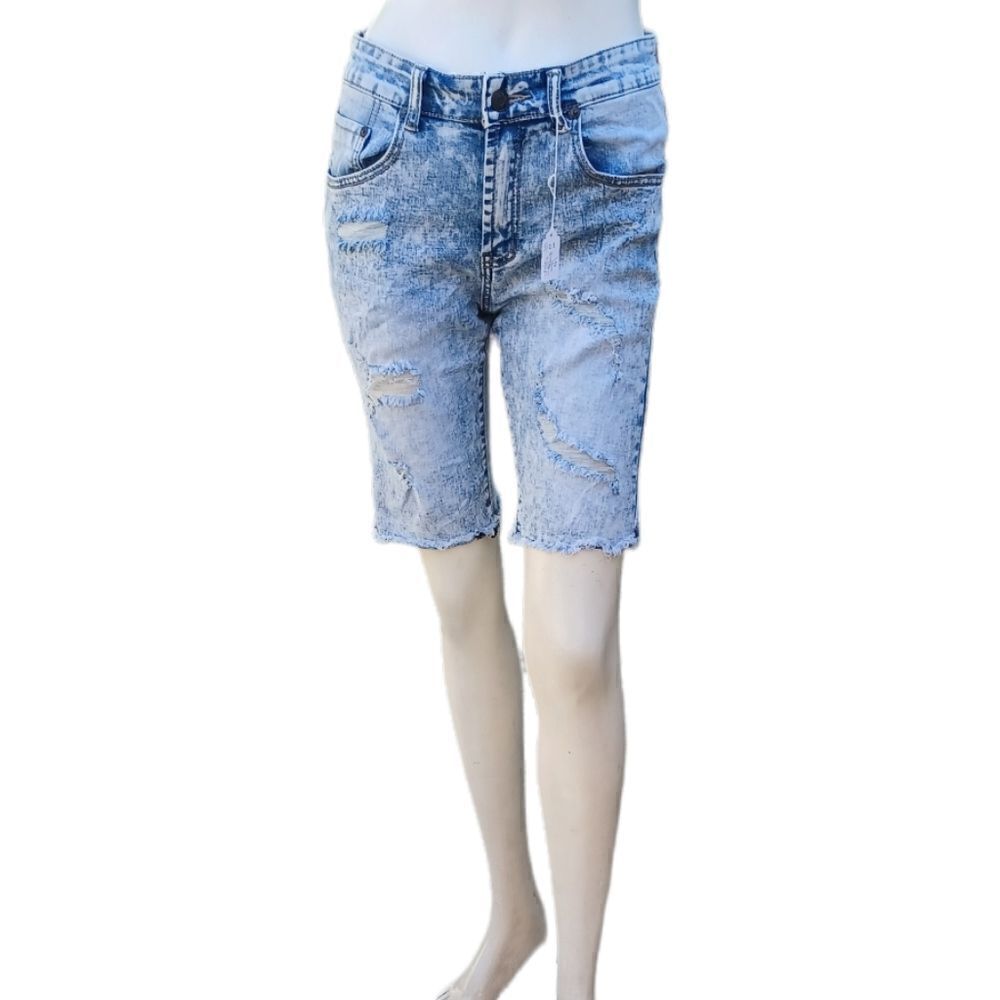 598230....Aeropostale Short Jeans Size 28, 26"W, 9"Inseam, 9"Rise