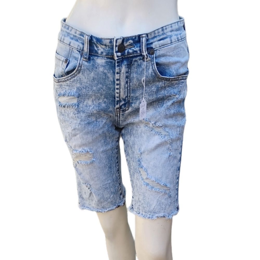 598230....Aeropostale Short Jeans Size 28, 26"W, 9"Inseam, 9"Rise
