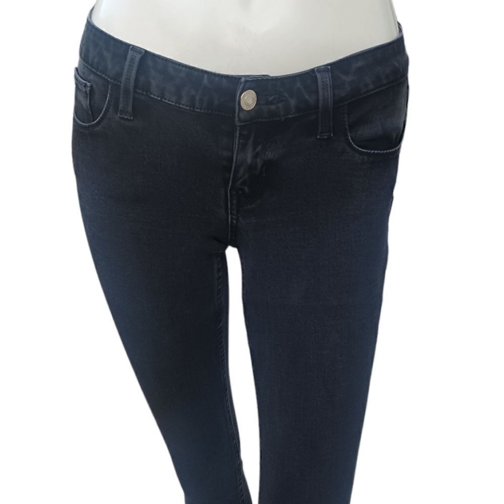 7002714.....Guess Skinny Jeans Size 25, 25"Inseam 6"Rise