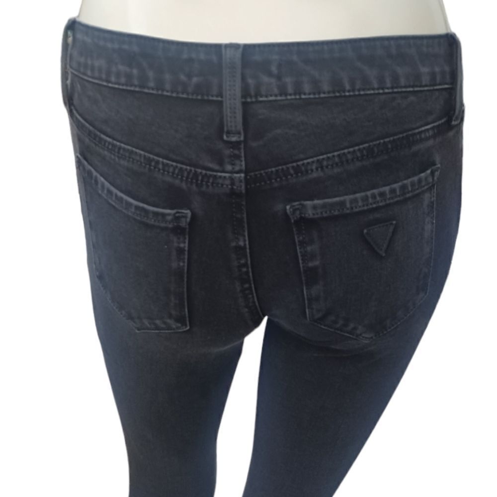 7002714.....Guess Skinny Jeans Size 25, 25"Inseam 6"Rise