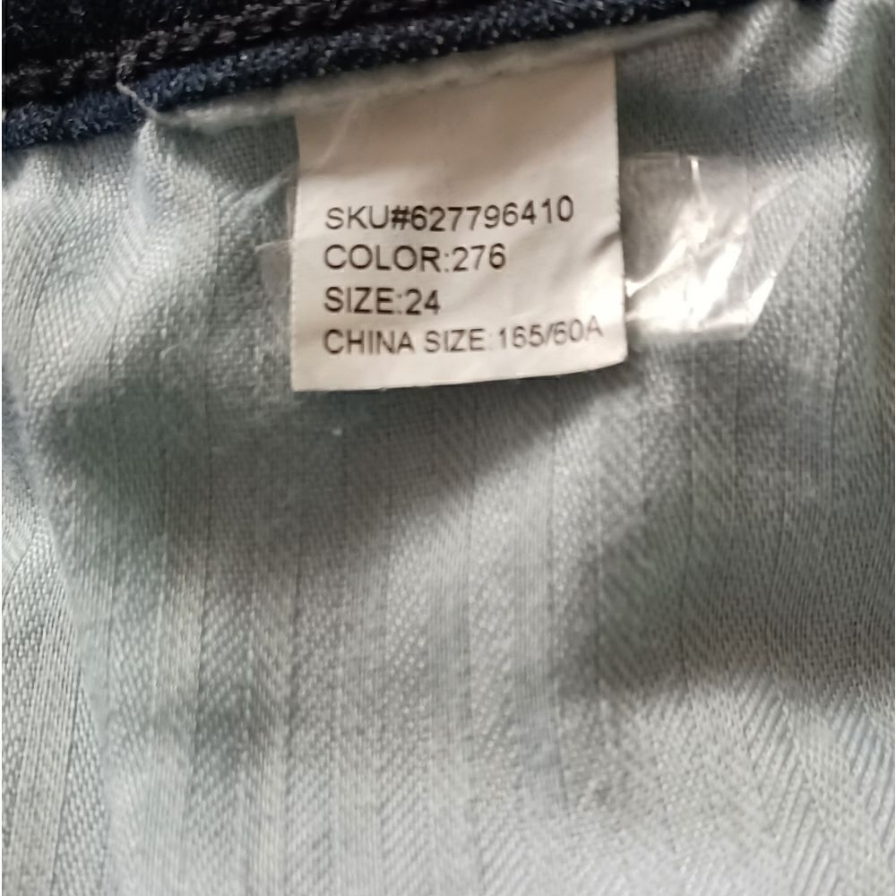 598130.....Abercrombie & Fitch Dark Wash Skinny Jeans Size 24/00R, 9"Rise