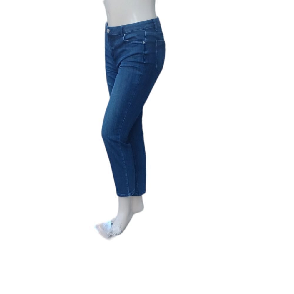7002832.......Simply Vera Verawang Straight leg Capri Jeans Size 12