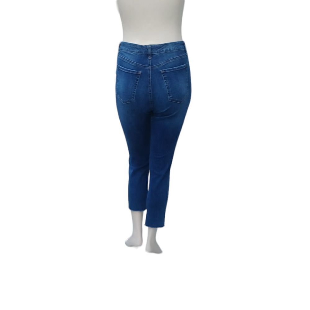 7001634......Scoop Crop Straight leg Jeans Size 14