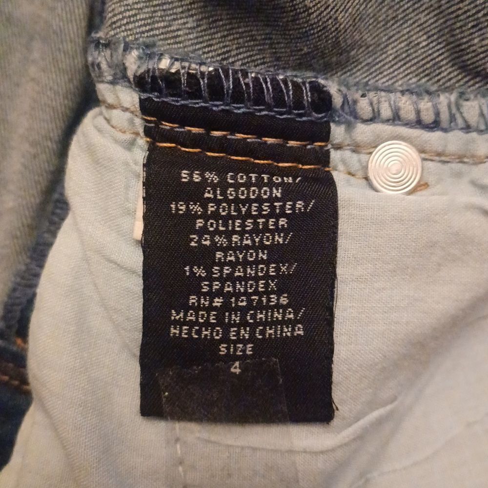 628937....1822 Denim Jeans Size 4, W26" 28"Inseam 9"Rise