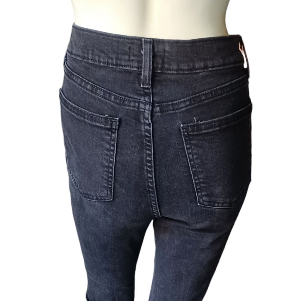 7002114......Kirkland Skinny Jeans Size 8