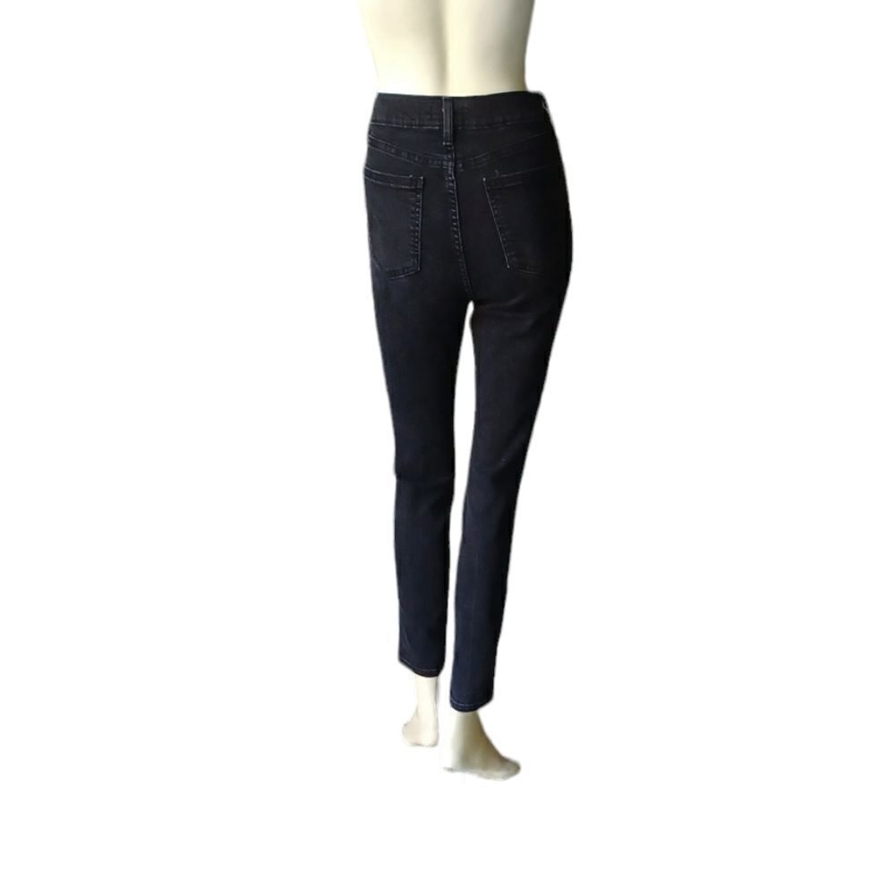 7002114......Kirkland Skinny Jeans Size 8