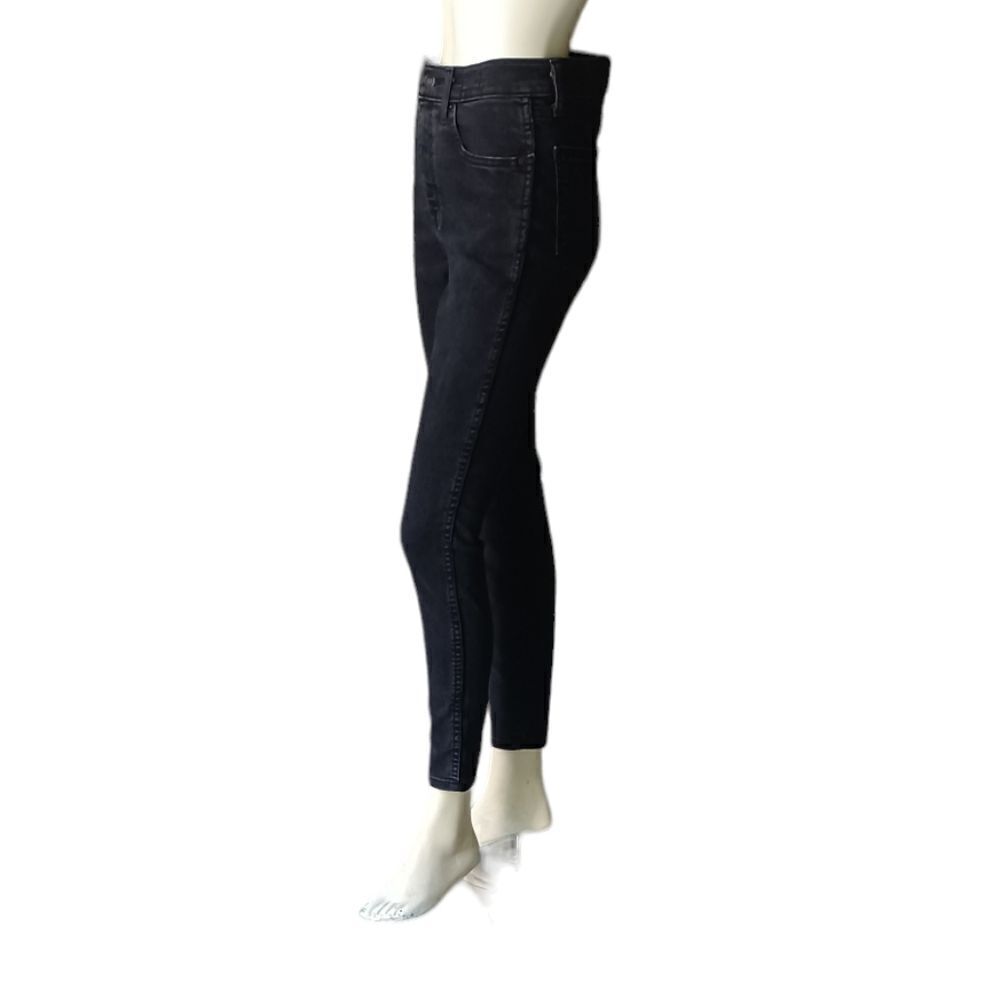 7002114......Kirkland Skinny Jeans Size 8