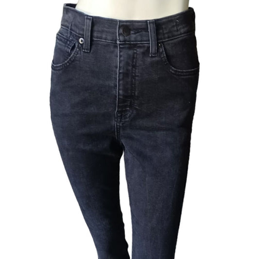 7002114......Kirkland Skinny Jeans Size 8