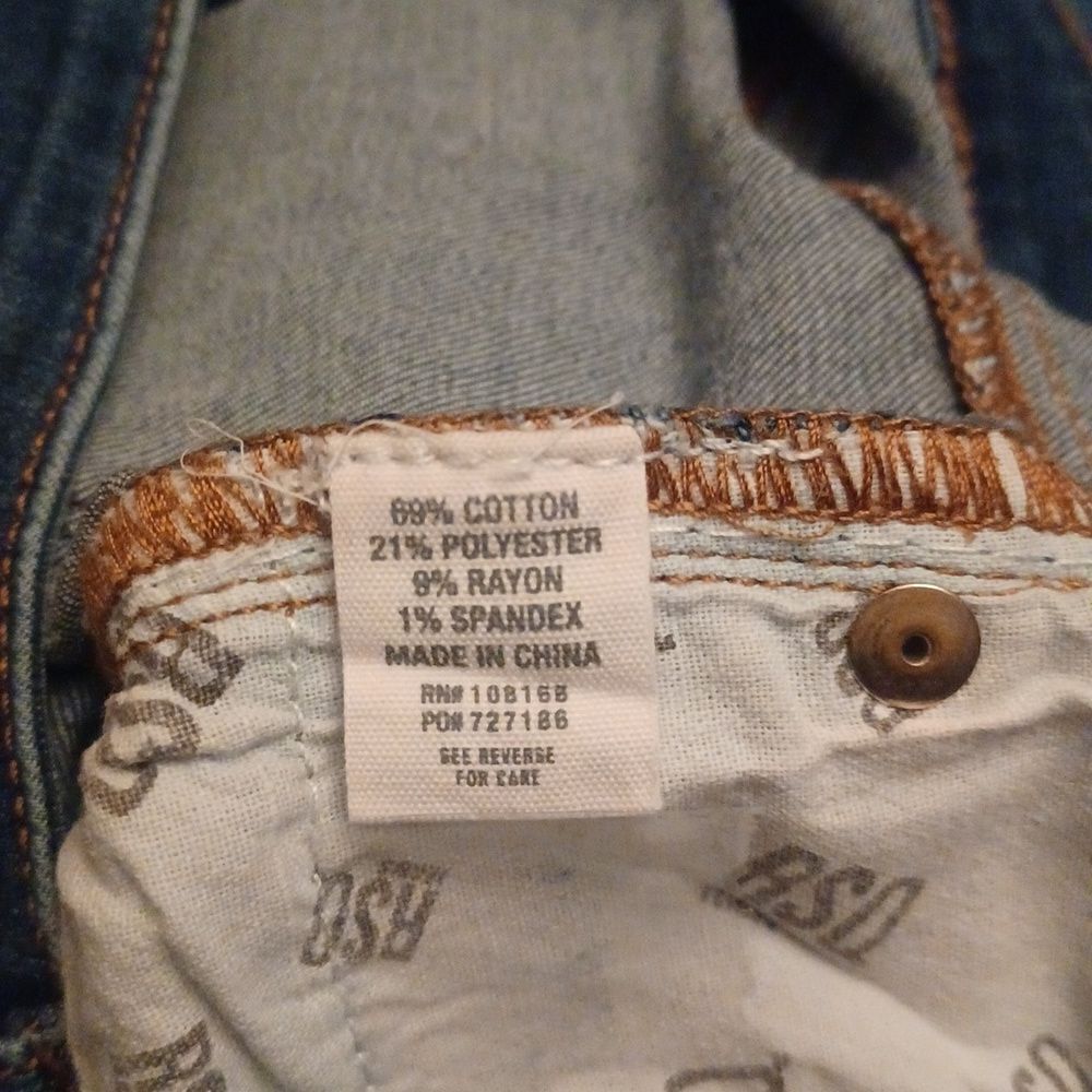 630237....RSQ Manhattan High-Rise Jeans Size 3, W23" 30" Inseam 9"Rise