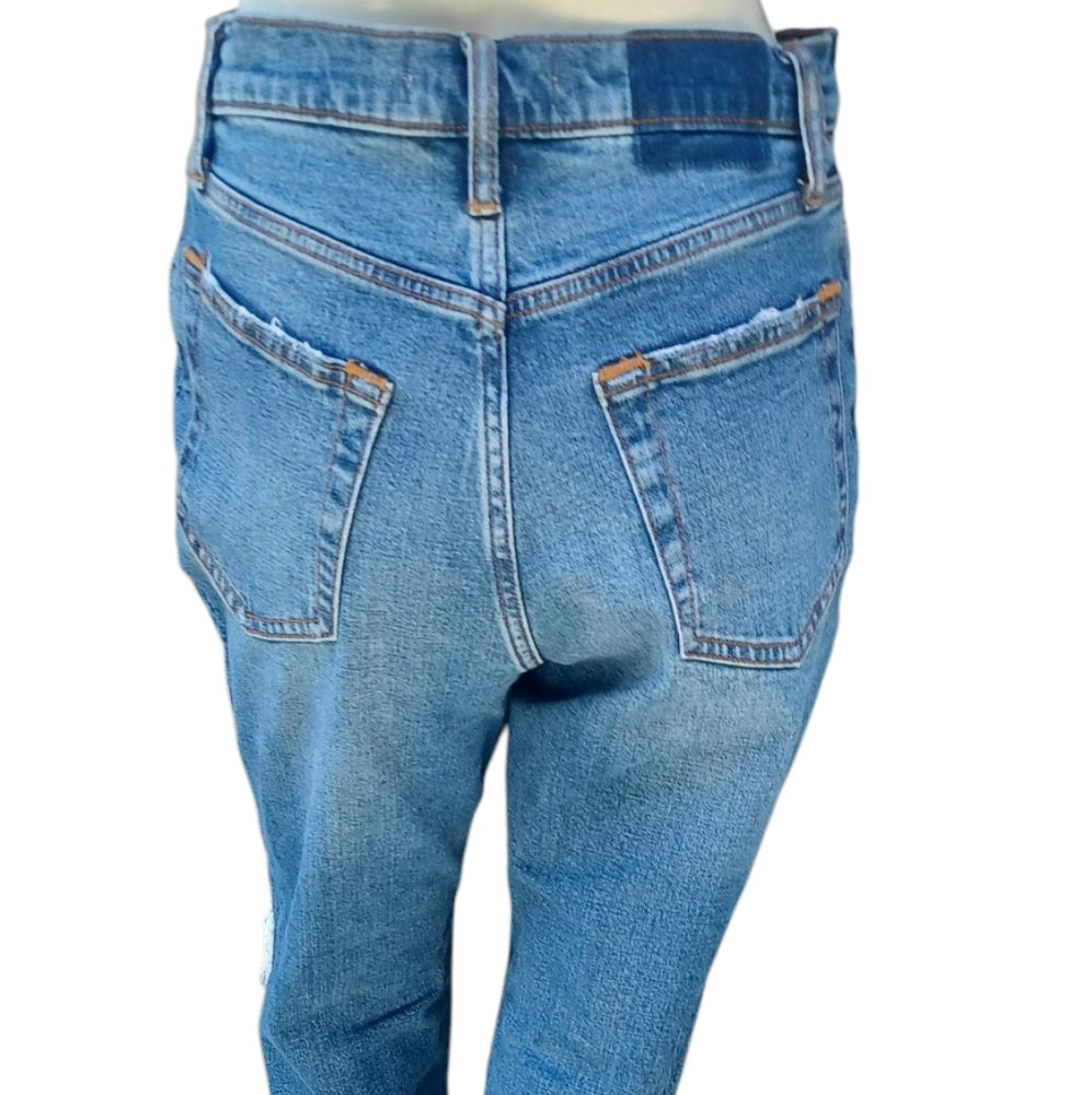 9002...Abercromie & Fitch Straight Leg Jeans Size 28/6S, 11"Rise