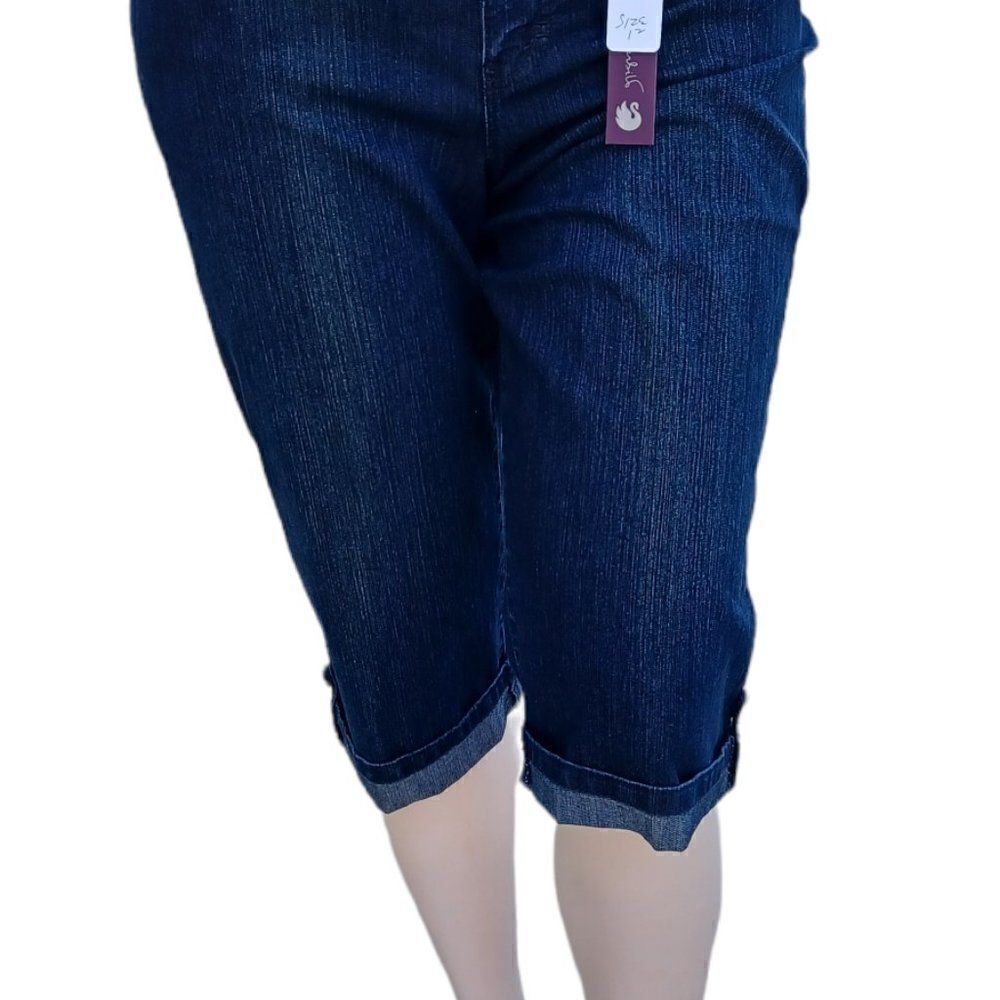 615019....Gloria Vanderbilt Crop Jeans Size  12, W30" 16"Inseam 10"Rise
