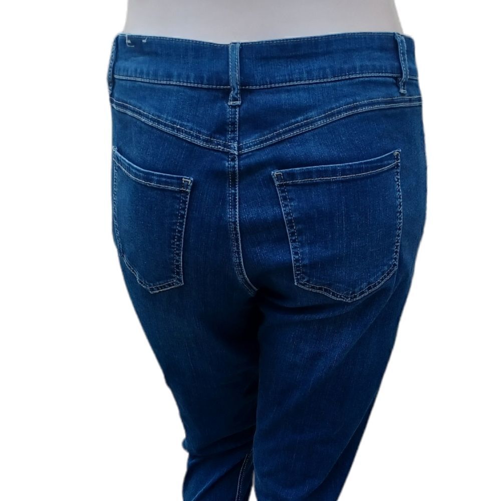 62136.....Avenue Denim Girlfriend Crop Jeans Size 14, W33"  24"Inseam  10"Rise