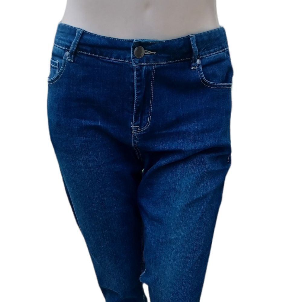 62136.....Avenue Denim Girlfriend Crop Jeans Size 14, W33"  24"Inseam  10"Rise