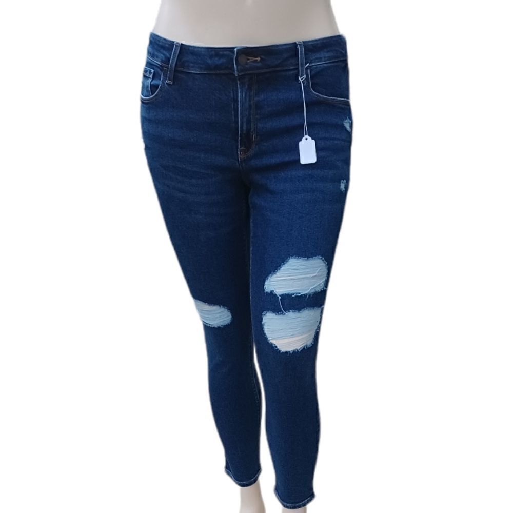 62156....Old Navy Rockstar Skinny Jeans Size 14 Petite, W32" 25"Inseam 9"Rise