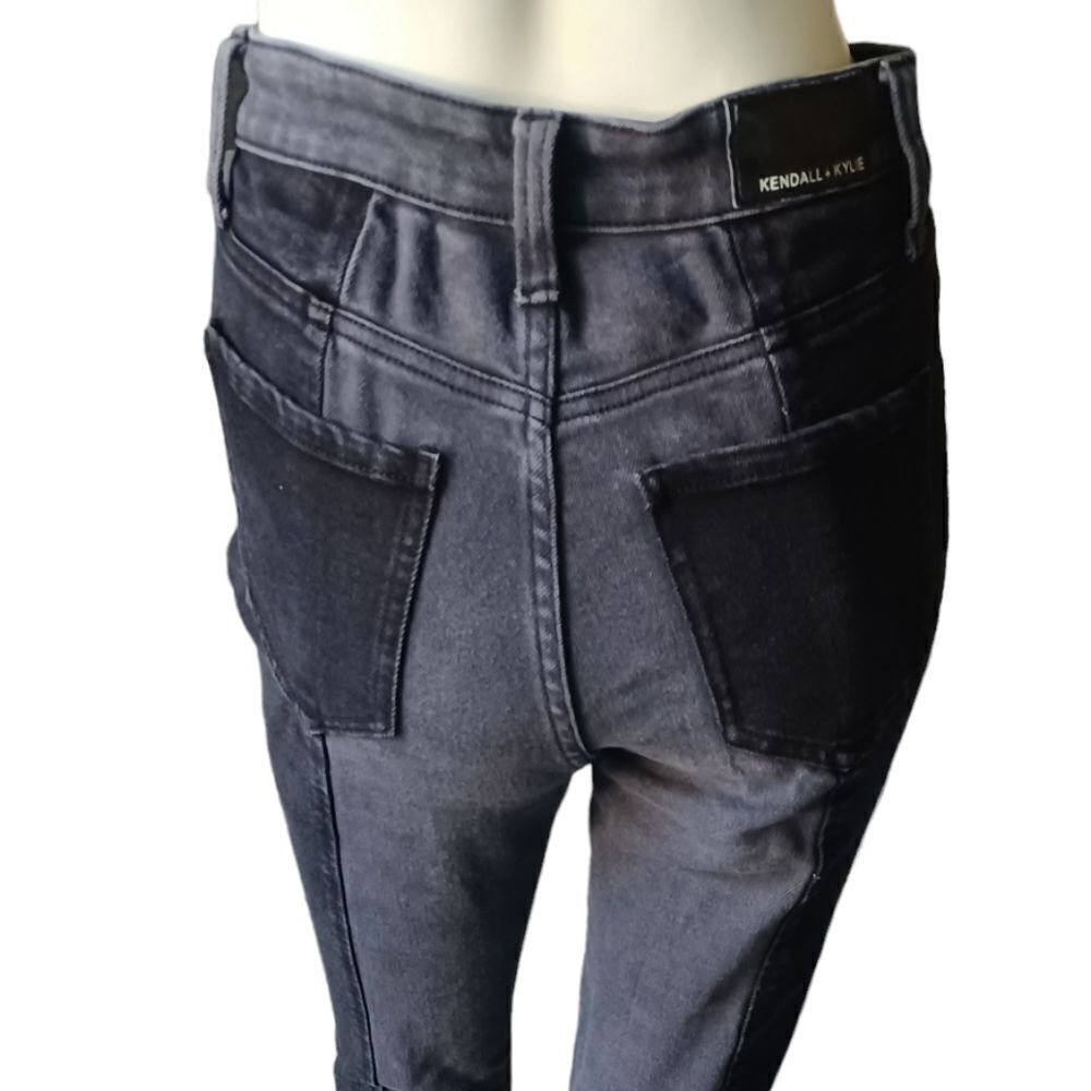 7002214.......Kendall & Kylie Skinny Jeans Size 3/26