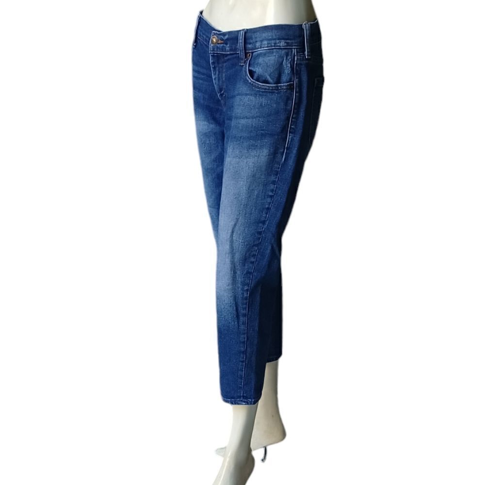 301348......Old Navy Boyfriend Jeans Size 8, W32" 23"Inseam 8"Rise