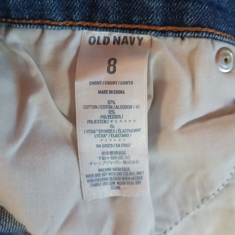 301348......Old Navy Boyfriend Jeans Size 8, W32" 23"Inseam 8"Rise