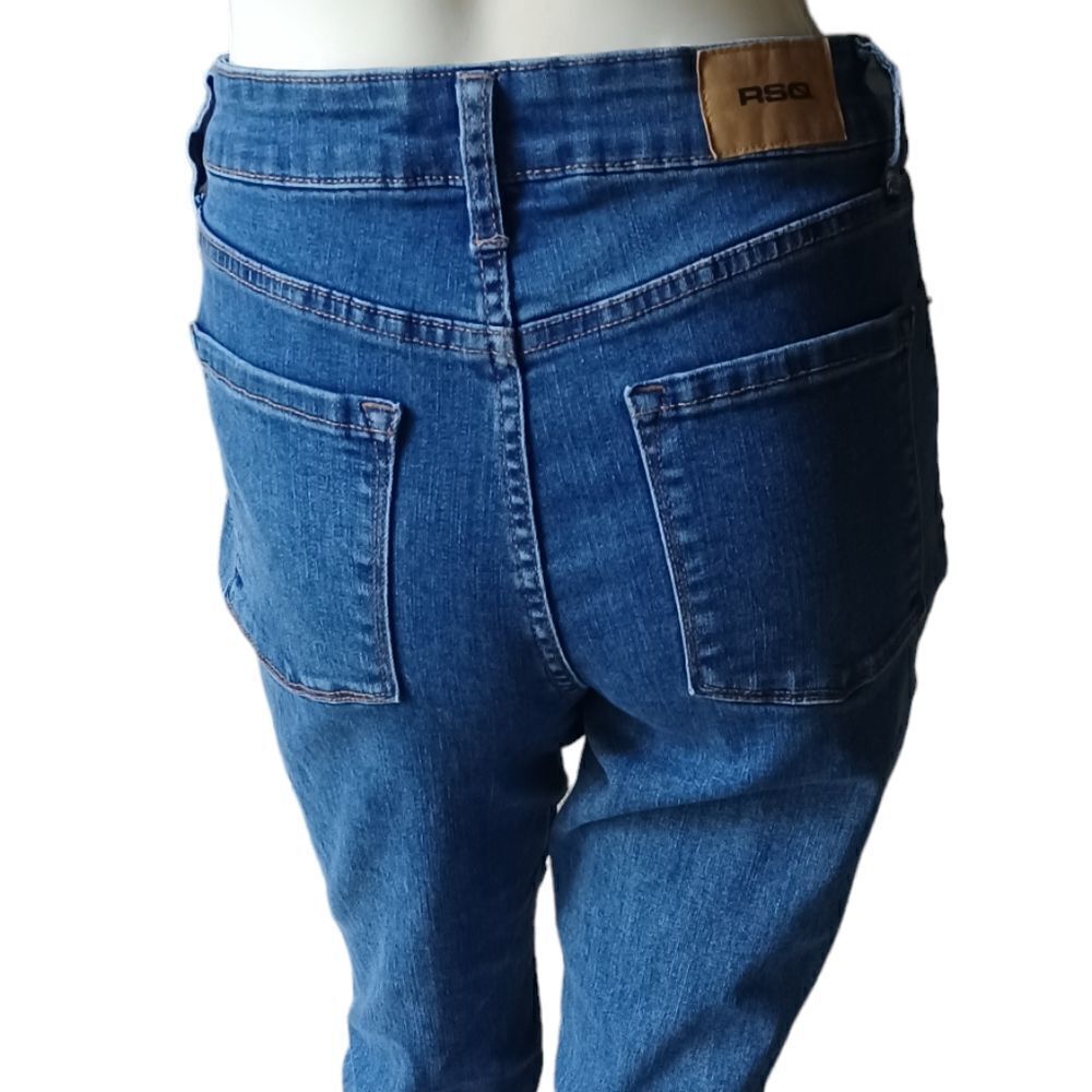 691247......RSQ Mom Jeans Size 26, W24" 28"Inseam  10"Rise