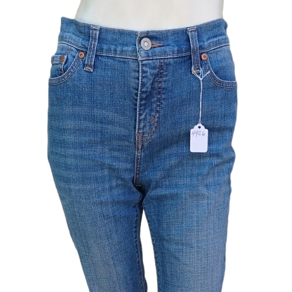 442615...Levis Perfectly Slimming Bootcut Size 6