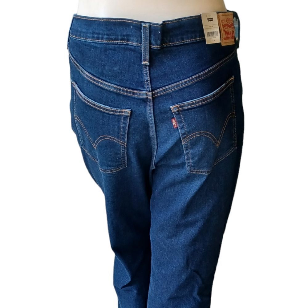 681835....Levis Ribcage Straight leg Jeans Size 18W