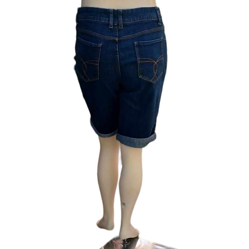 628048....St John's Bay Crop Jeans Size 16 Avg, W34" 12" Inseam 10"Rise